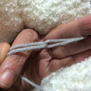 Des Pelotes De Fils De Laine Pour Le Tricot Et Deux Aiguilles à